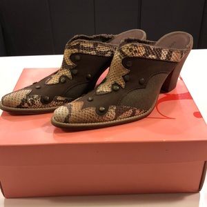 Boutique58 women’s cowboy boots mule